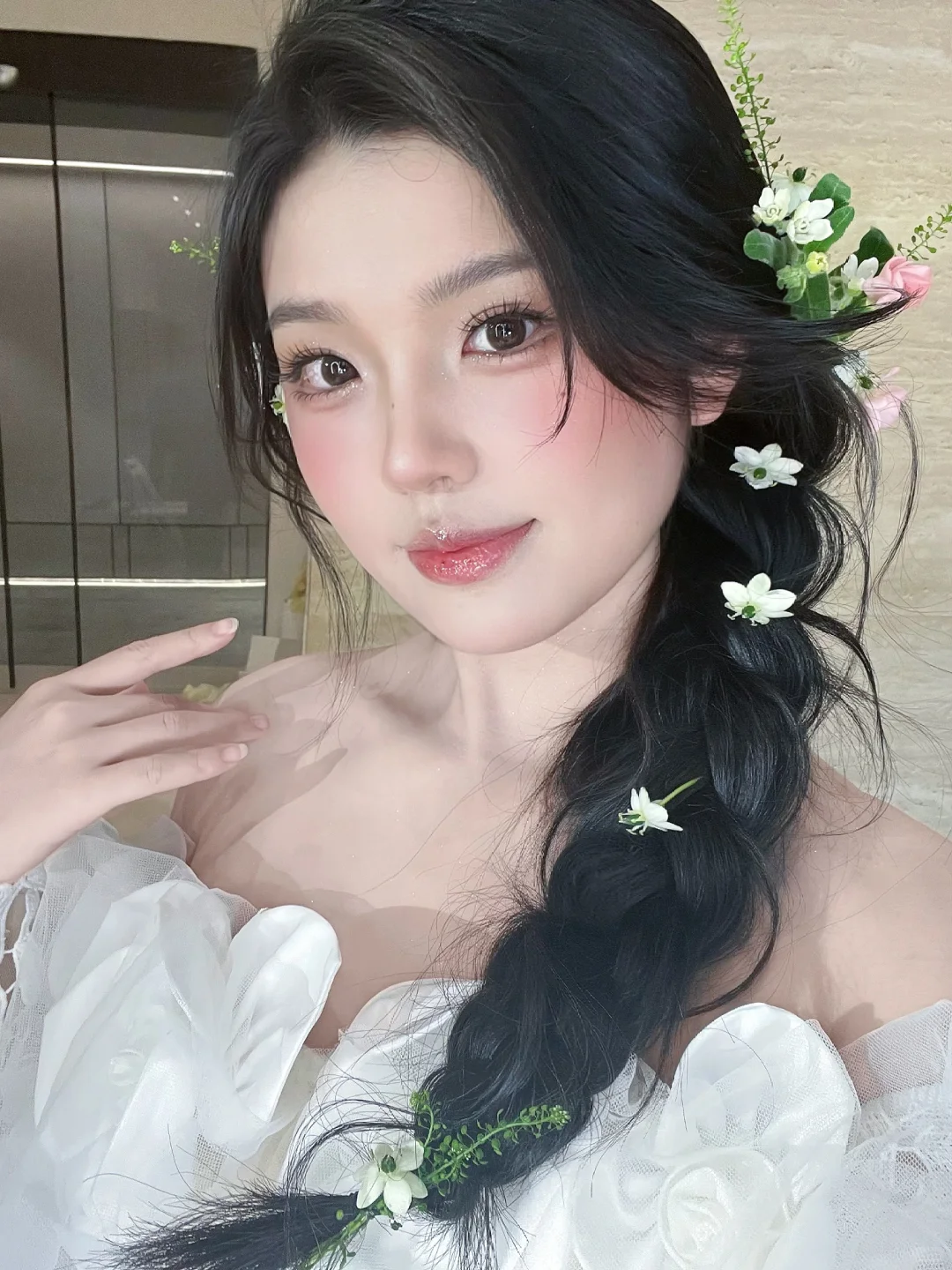 一键get韩女编发！韩系妆容实在太美丽～👰