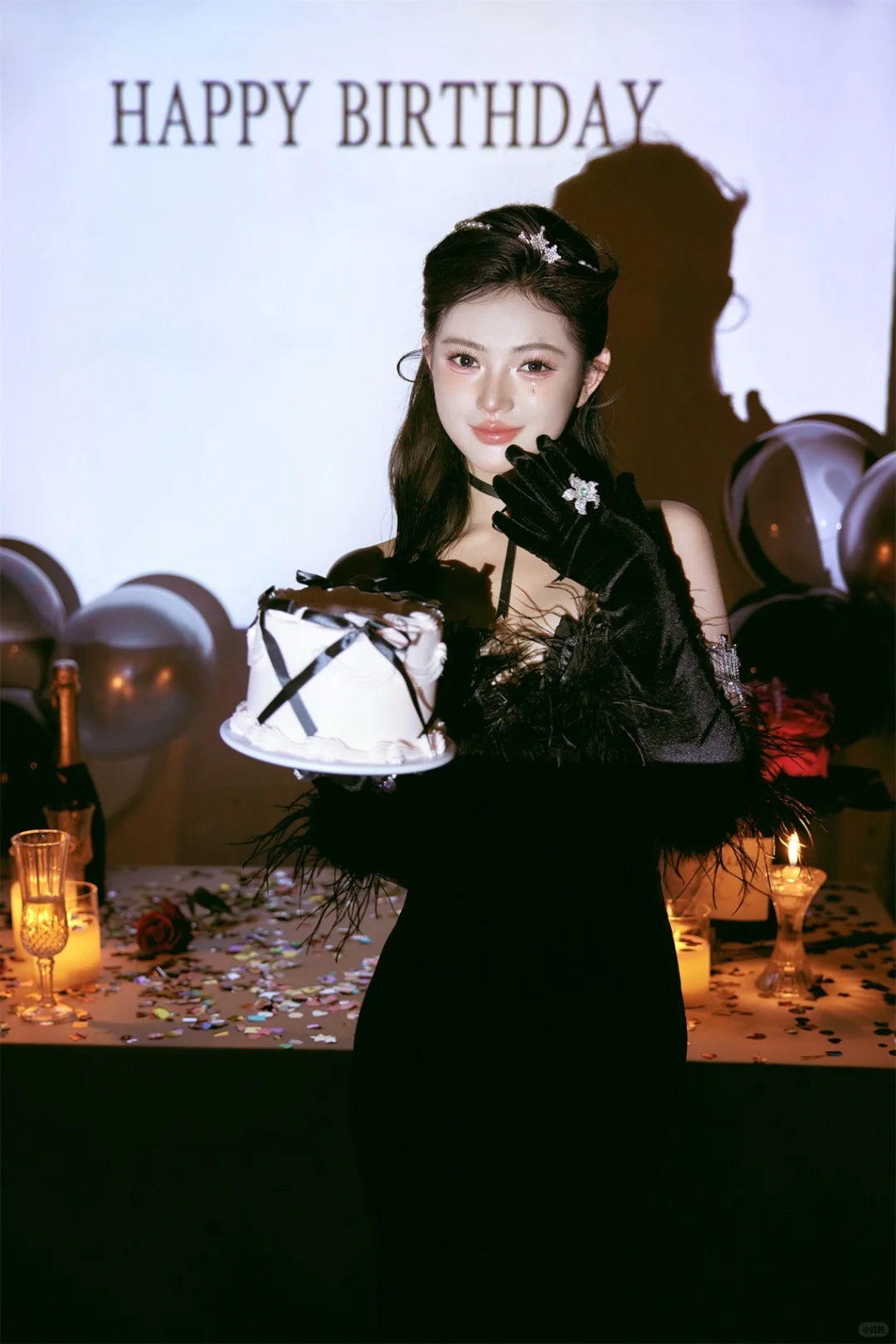 被爱包围的生日瞬间💫黑羽裙的仪式感太绝了