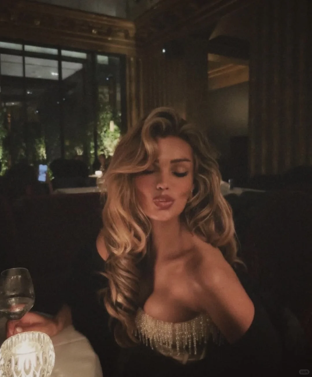 夜宴风情 | 邂逅魅力满分的性感女神时刻✨