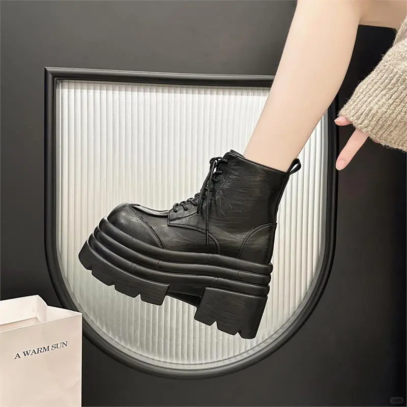 马丁靴女英伦风秋冬复古高跟机车短靴厚底内