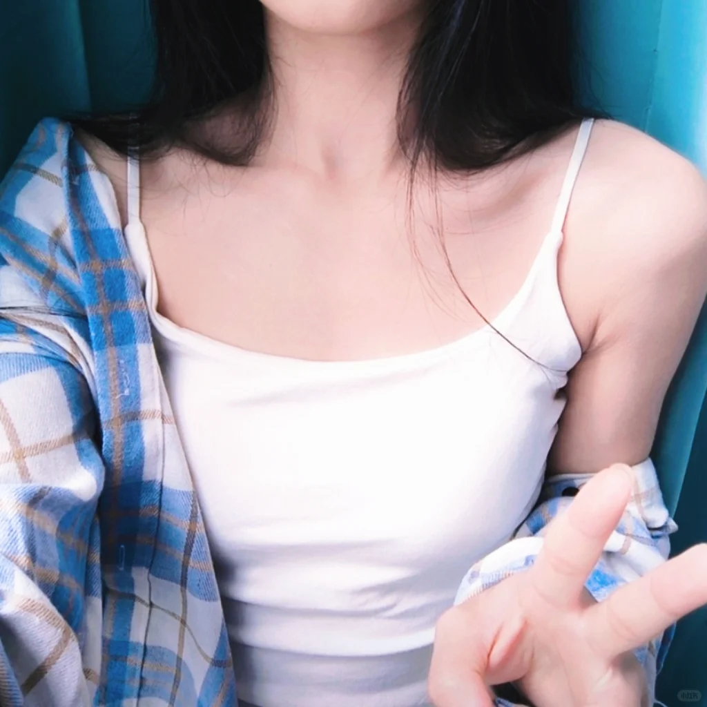 天噜啦✨终于穿上不透显瘦的白色吊带