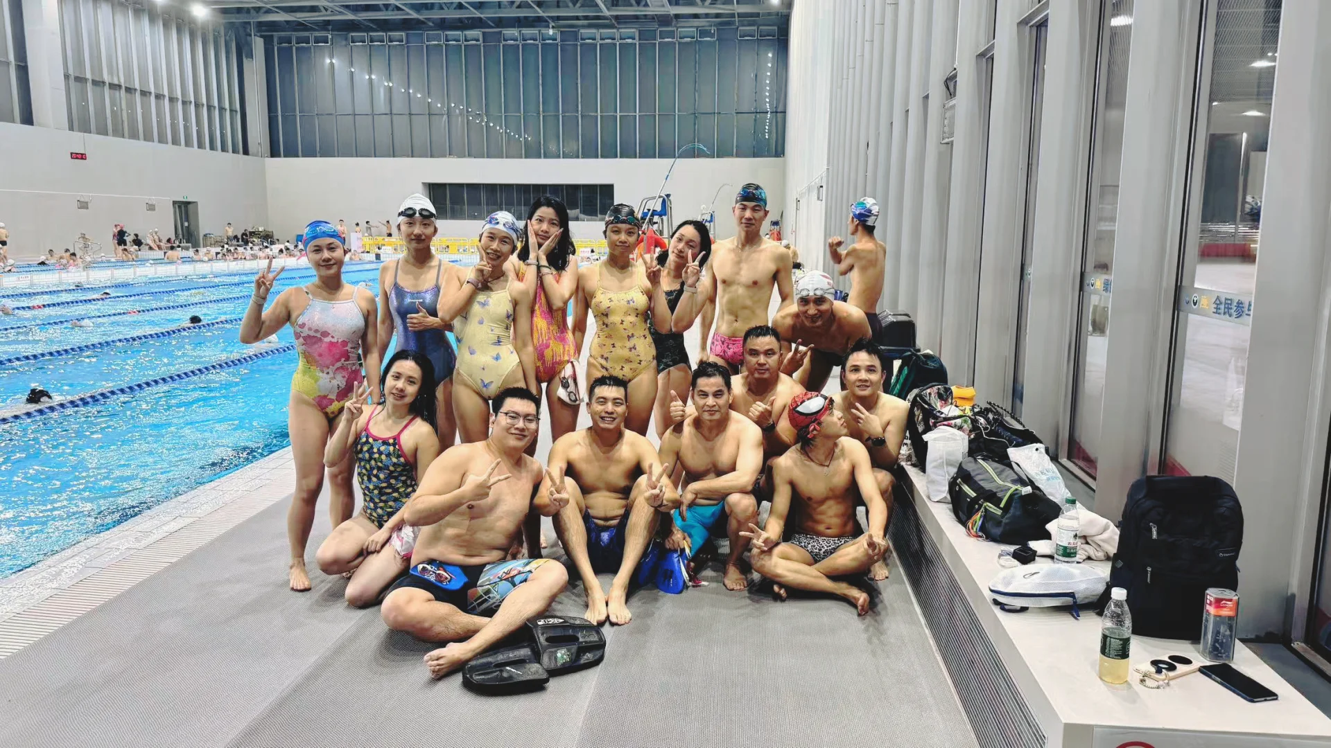 跳入泳池的那刻，快乐加倍～