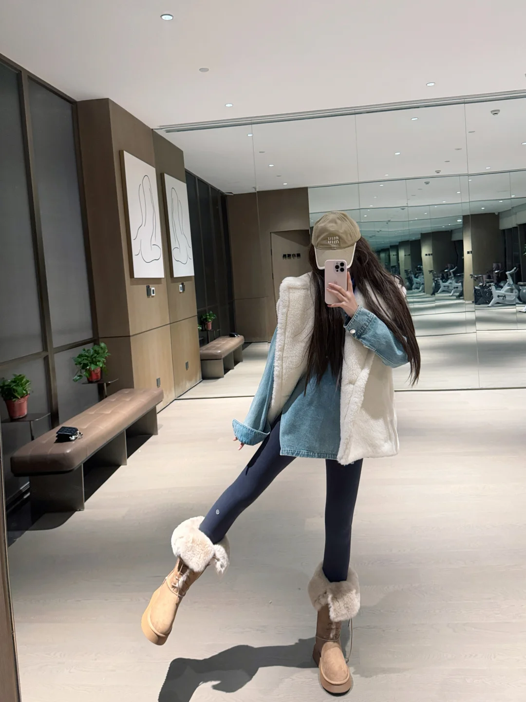 中年少女穿搭：马甲➕瑜伽裤➕牛仔衬衫叠穿