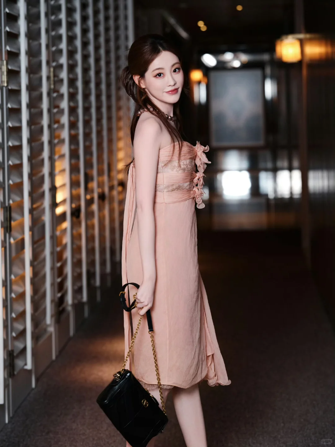 祝绪丹 蕾丝糖纸裙粉雾水蜜桃