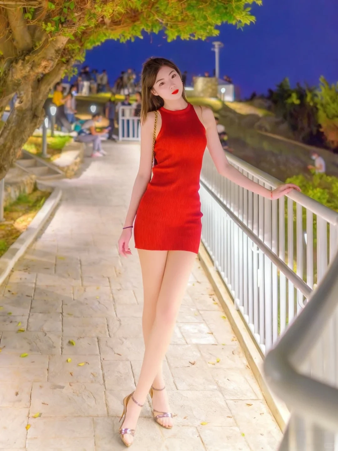 一定要拍的红色小上衣～🔥