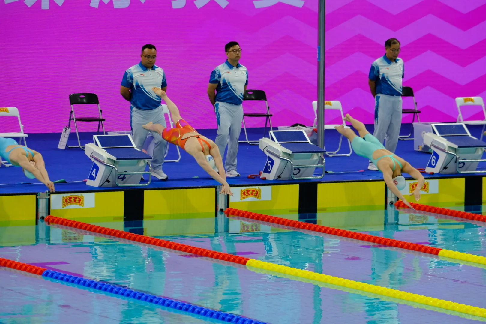 大运游泳第一枪