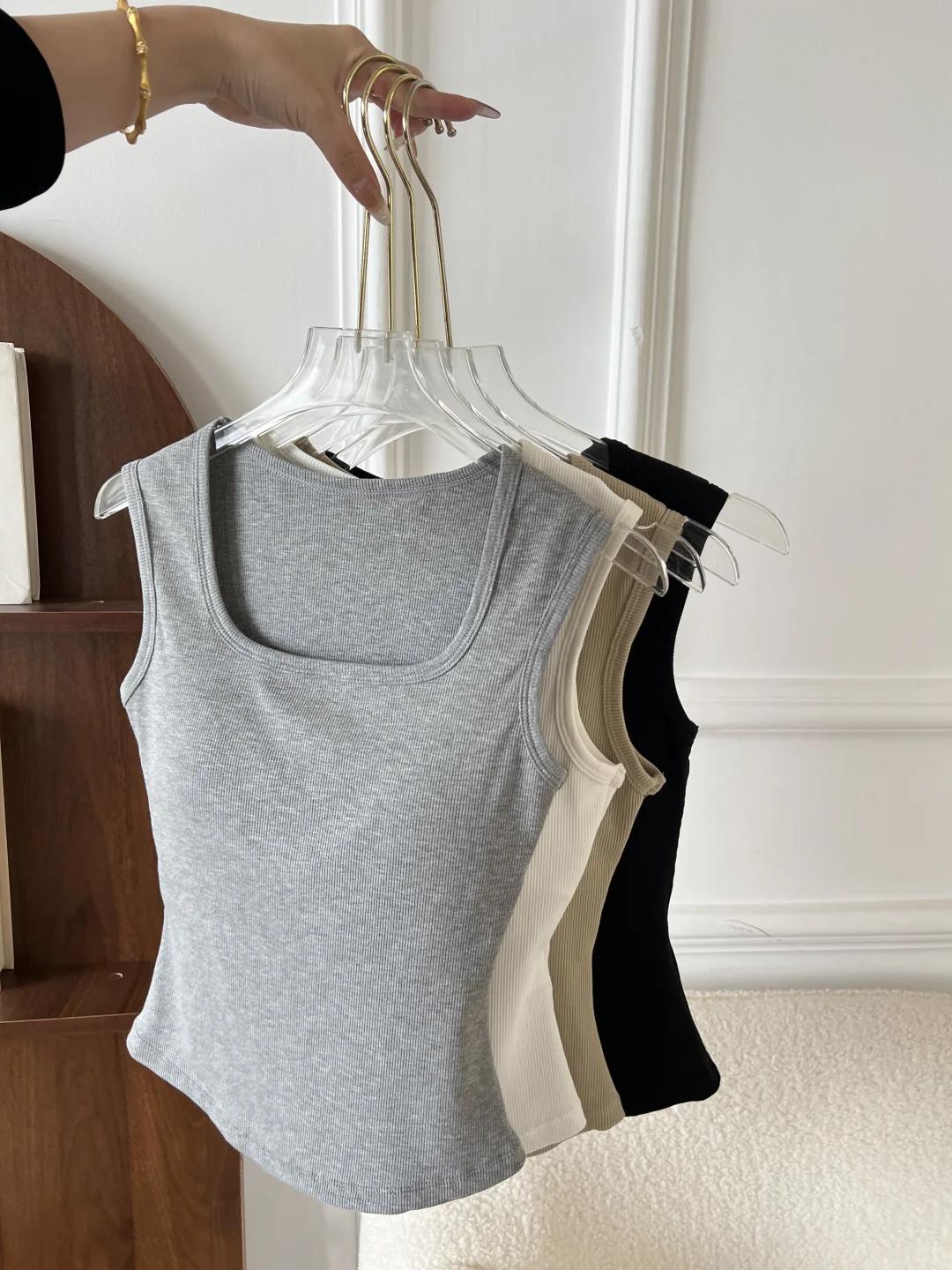 静物拍摄分享｜纯欲方领吊带