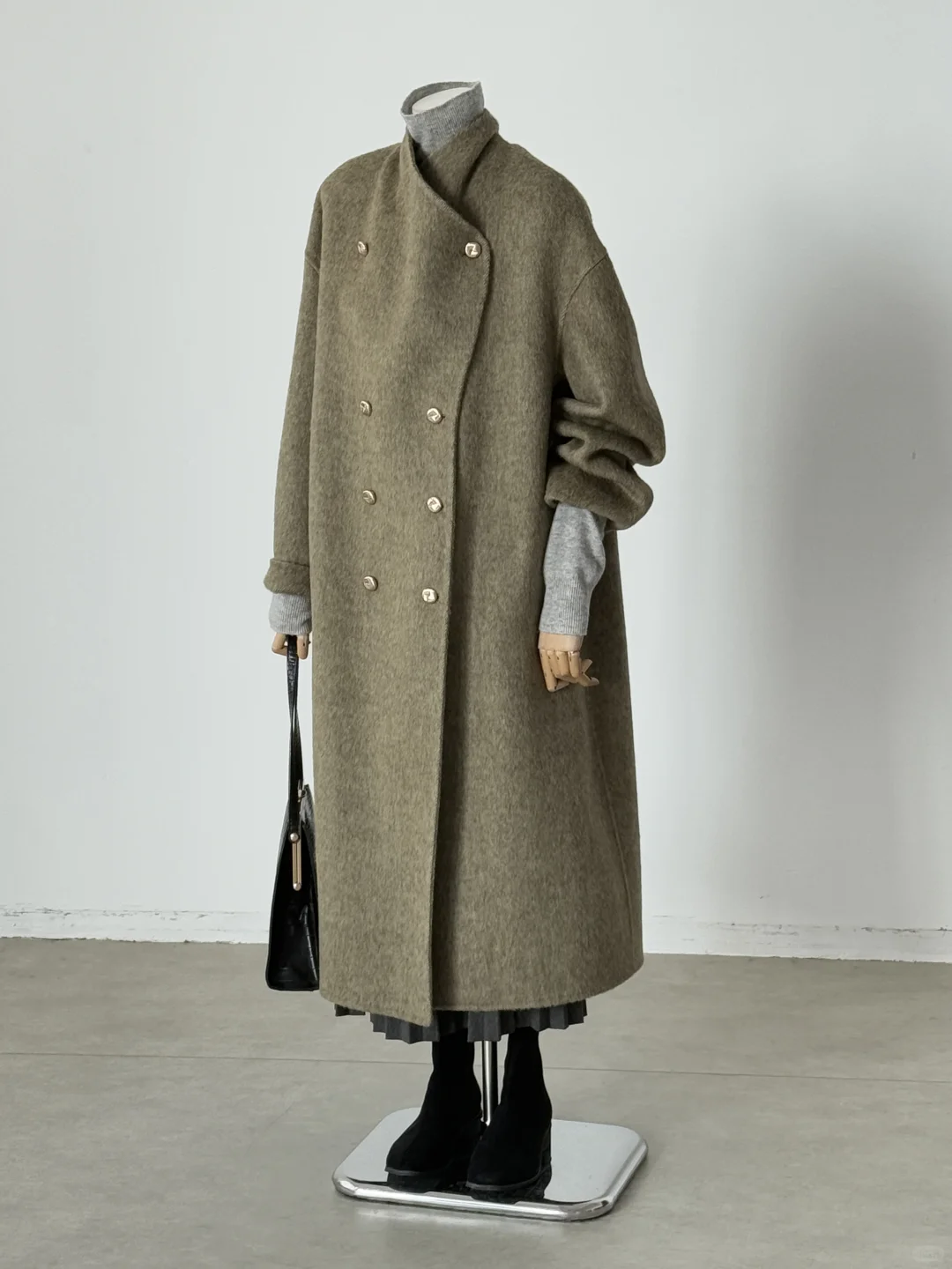 这件橄榄绿大衣的慵懒感~早八晚五很解压