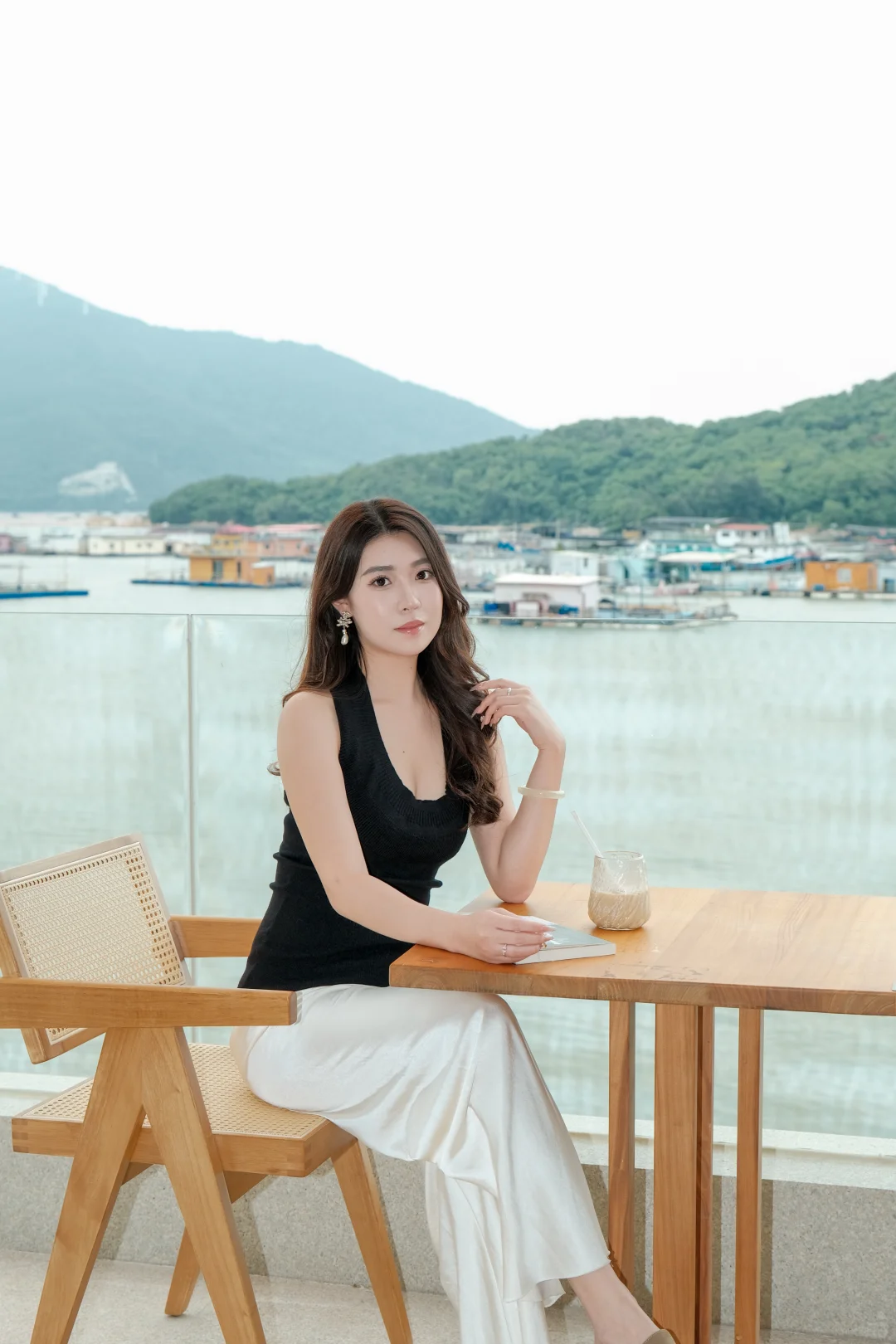 南澳岛阴天实拍礁石恋