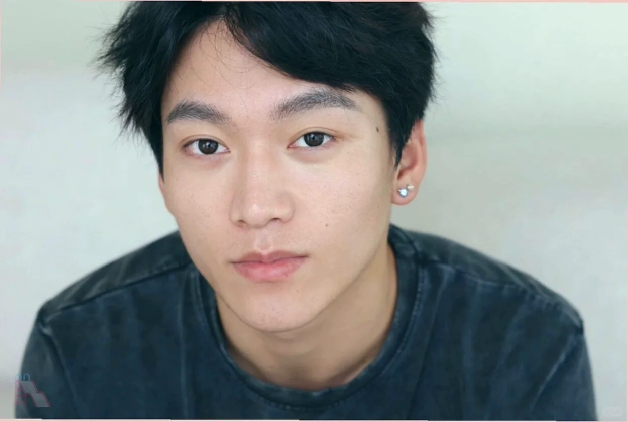 被女朋友拉着来做野生眉啦😜