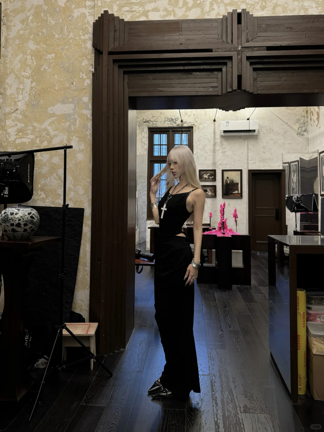 The backless dress of a pretty girl