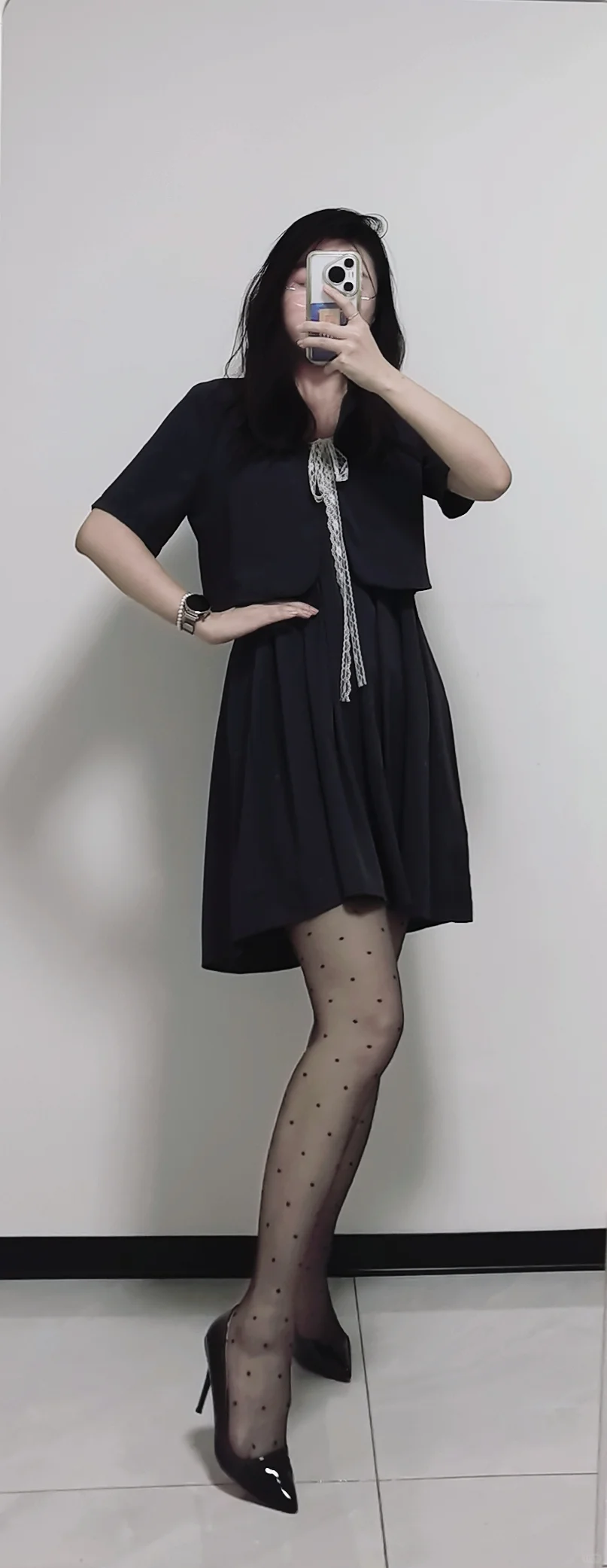 职场轻熟风｜灰调套装+波点丝袜的小心机