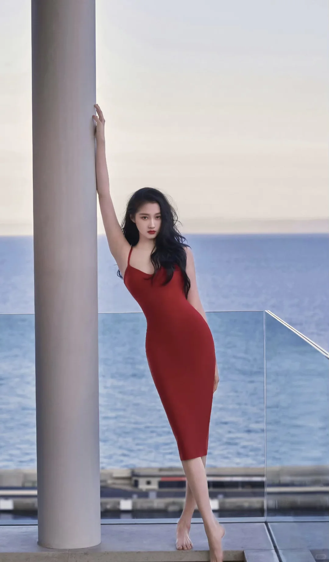 关晓彤-红裙可真是风情万种啊