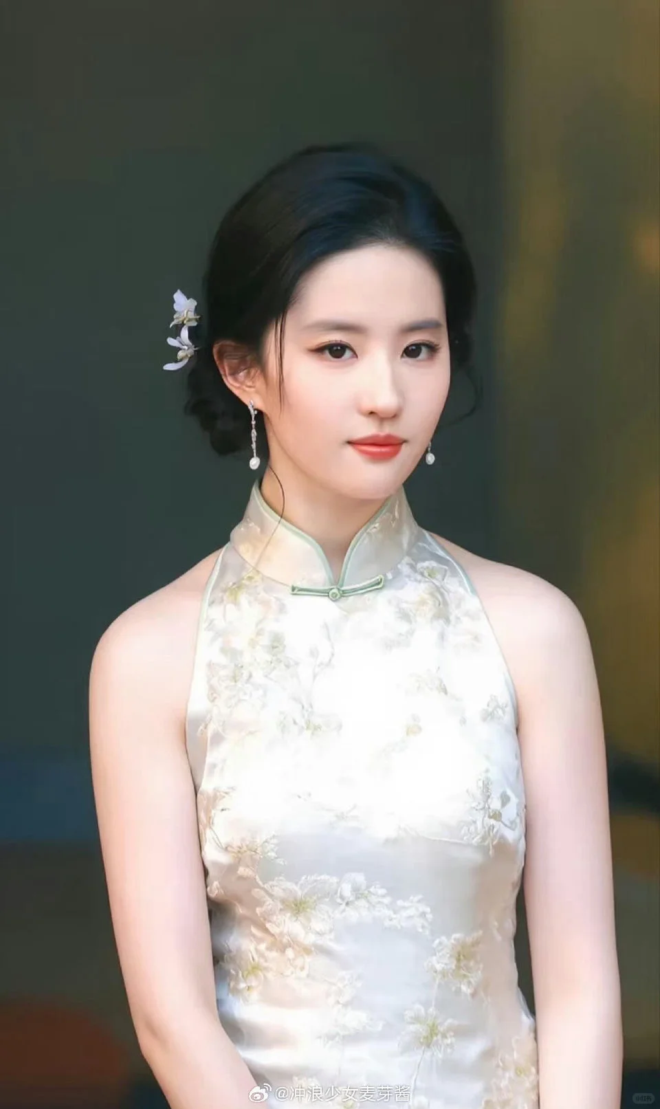 刘亦菲 一袭旗袍，气质如兰！