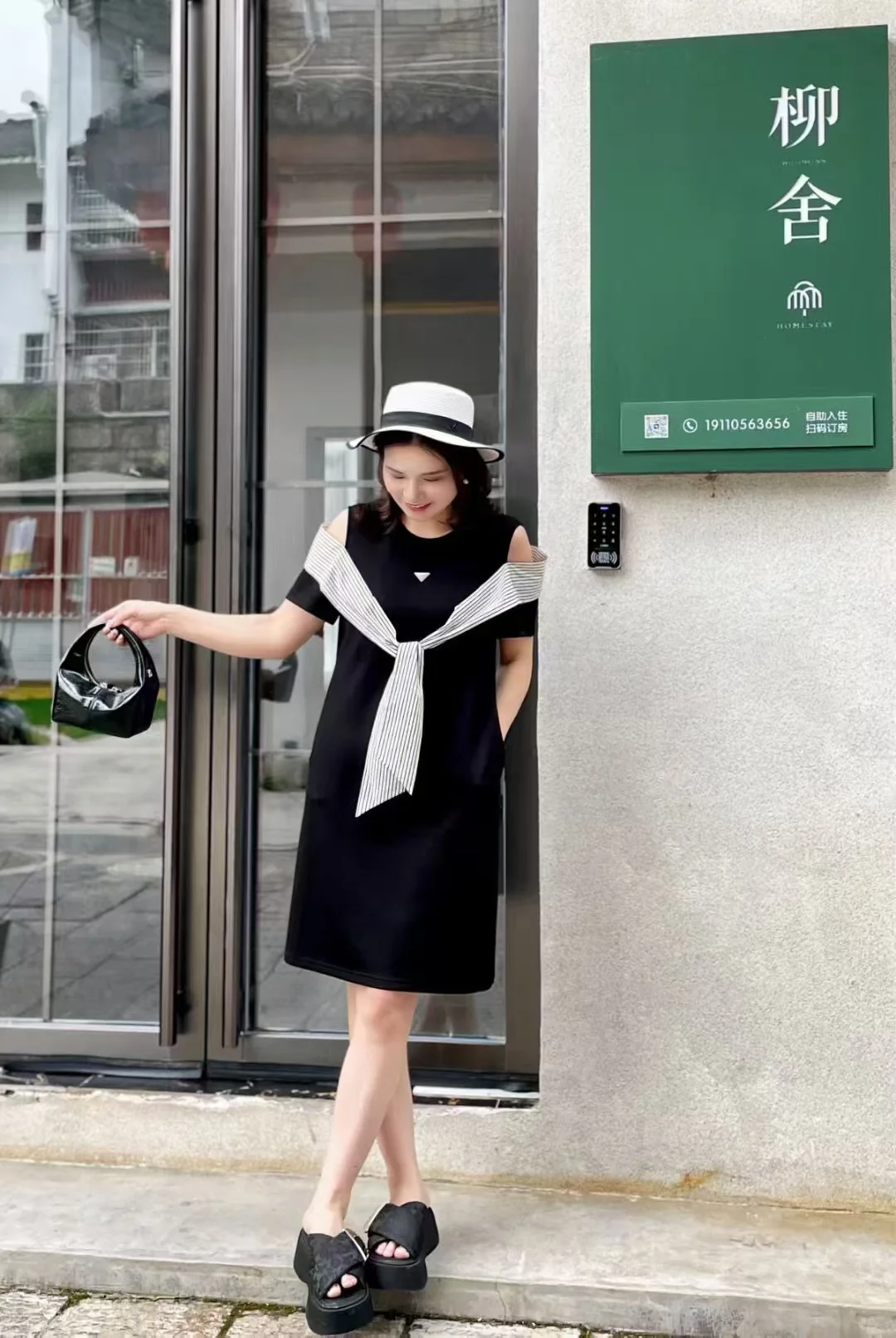 午后的闲暇时光，城市中的优雅漫步