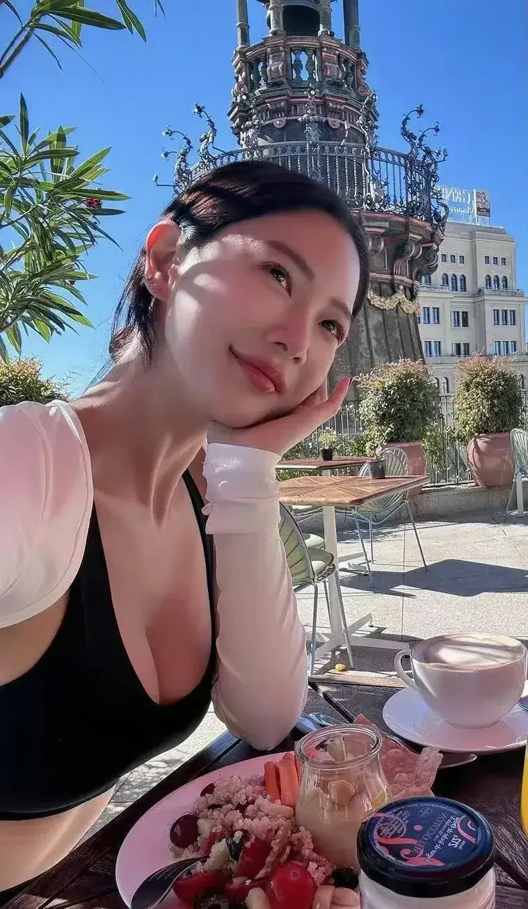 克拉拉｜这逆天身材比例太绝了！！❤️❤️