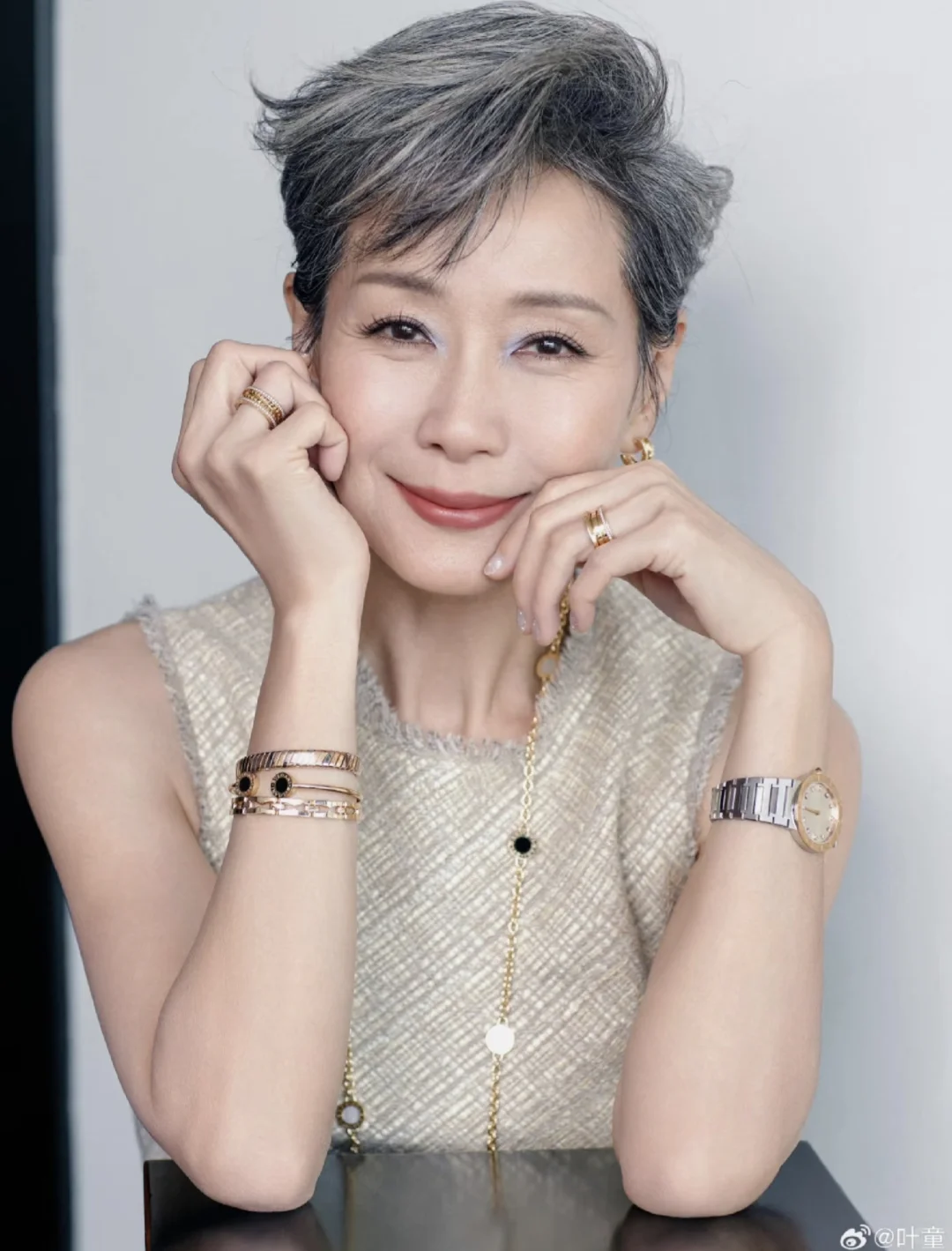 叶童：从许仙到乘风姐姐，62岁活成银发超模