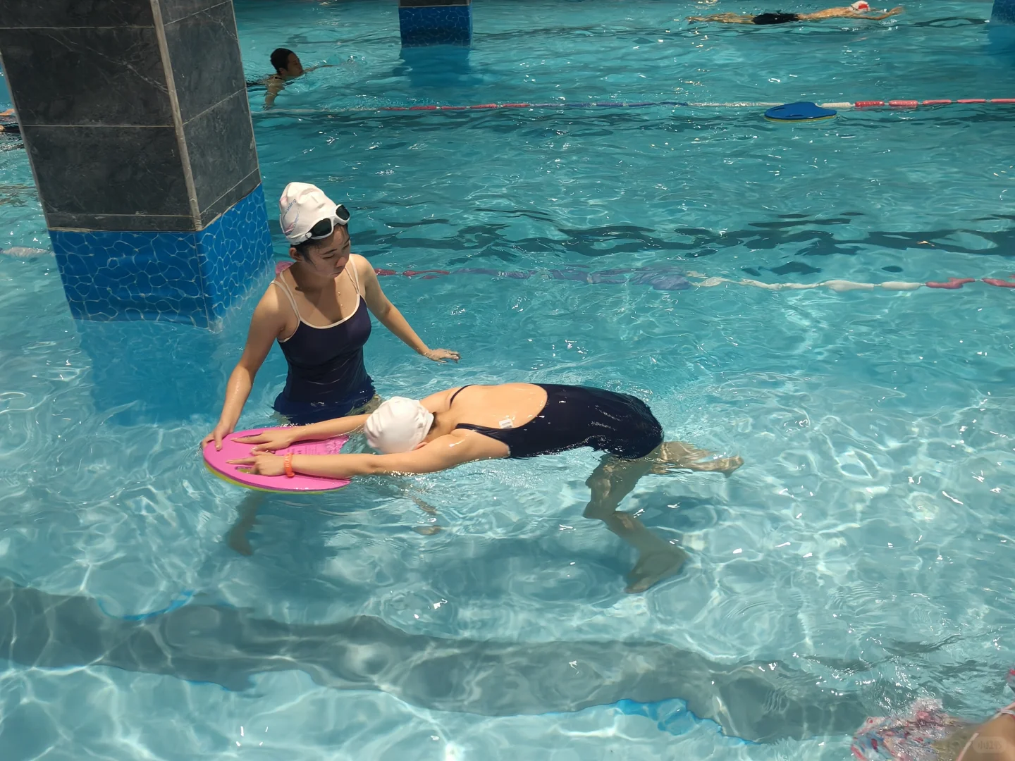 南沙室内恒温泳池，专业女教练