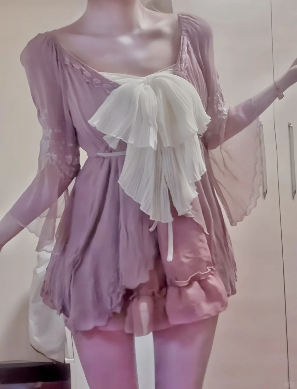 颇有人妻感的axes罩衫