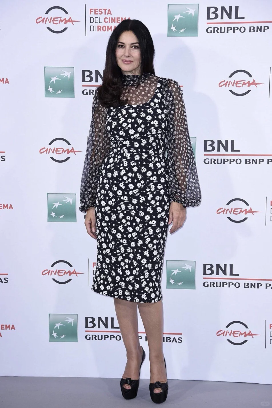 少妇感的莫妮卡贝鲁奇