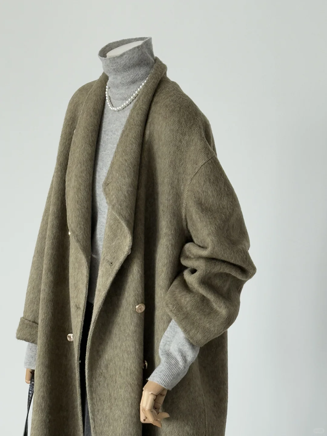 这件橄榄绿大衣的慵懒感~早八晚五很解压