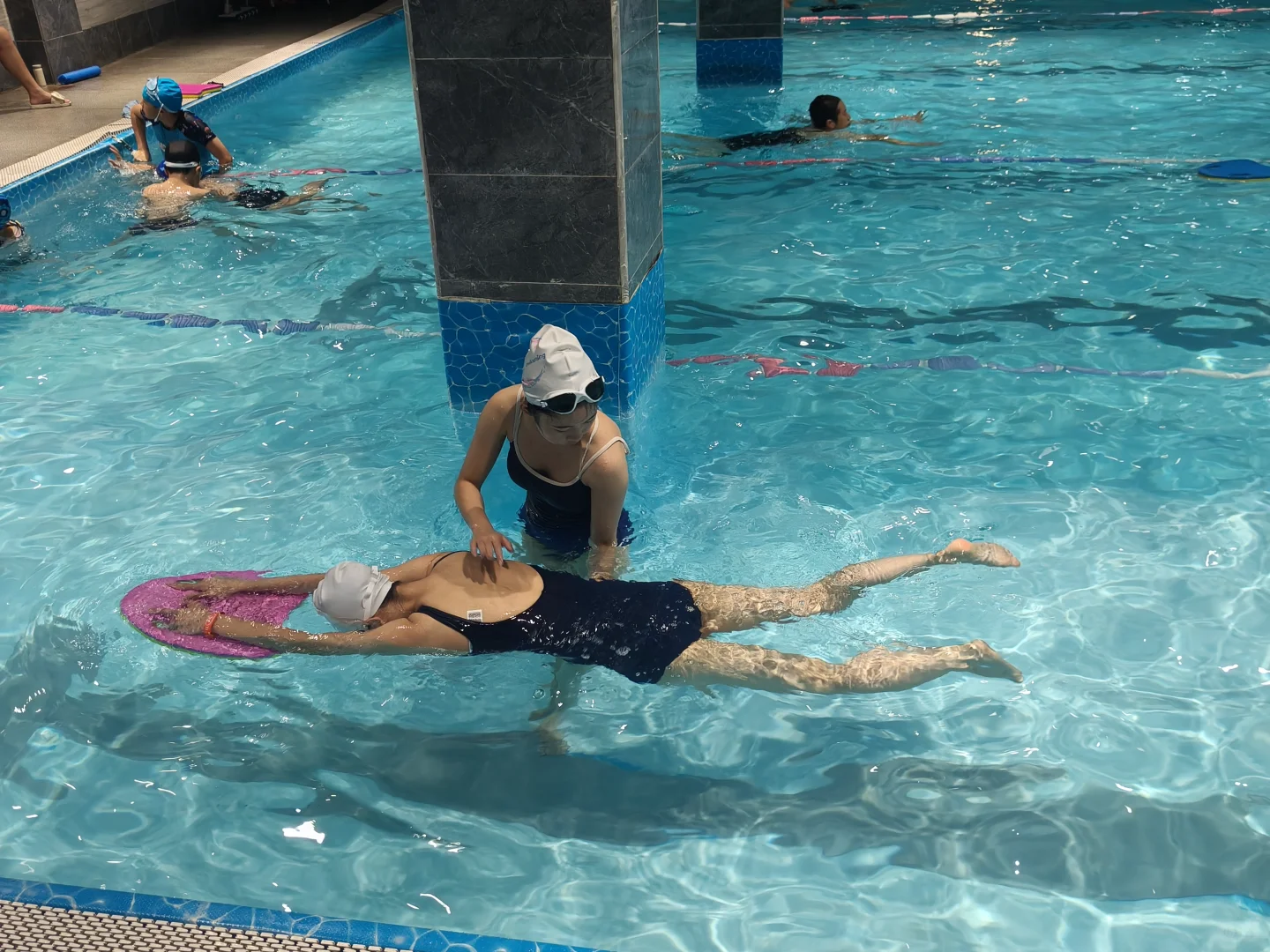 南沙室内恒温泳池，专业女教练