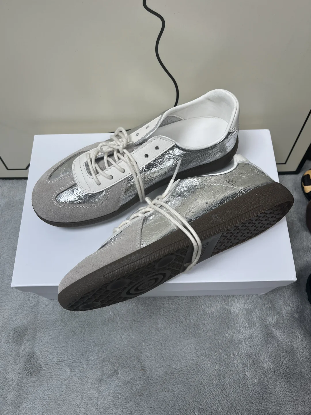 百搭休闲鞋 经典德讯～银色系女鞋