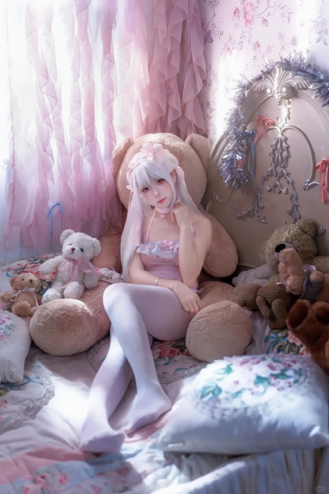 包裹丰腴的兔兔cos：蜜桃弧线Q弹小蛮腰