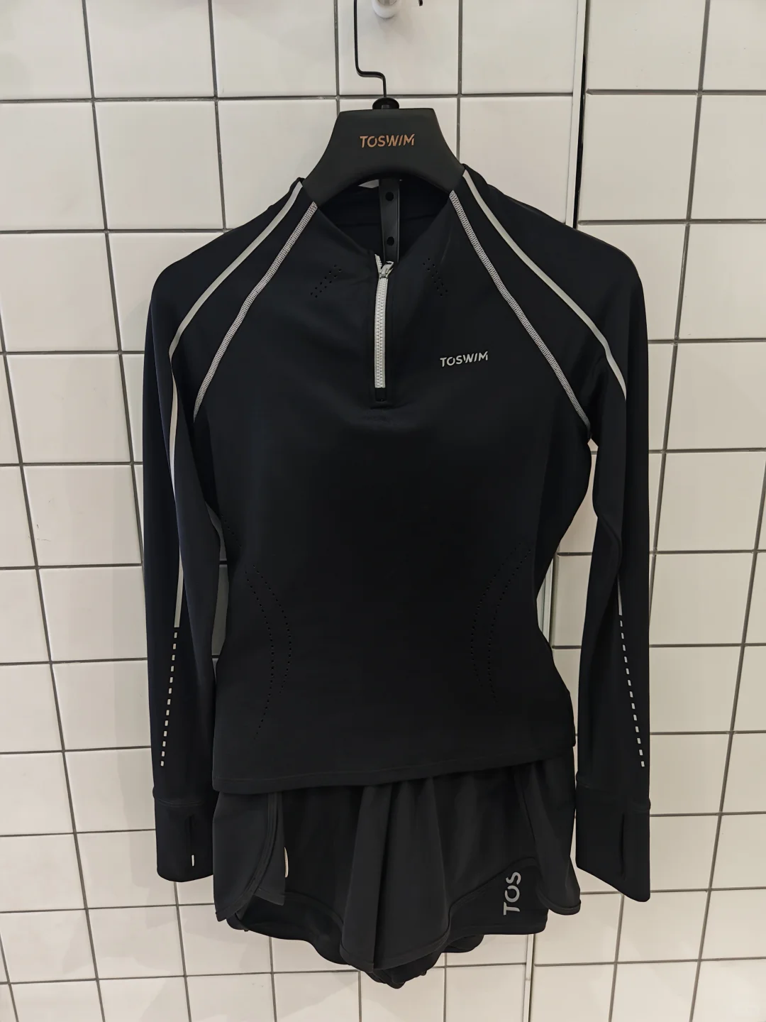 好看的泳衣当然要和好看的人分享啦🌷