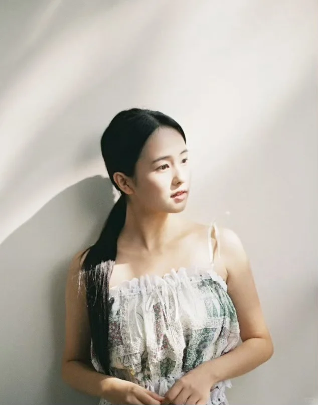 白鹿出道前就好看