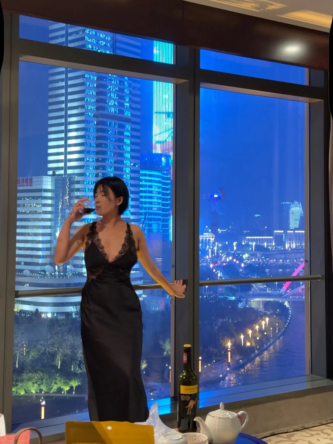 只爱维秘的睡衣，蕾丝大露背，太高级了😍