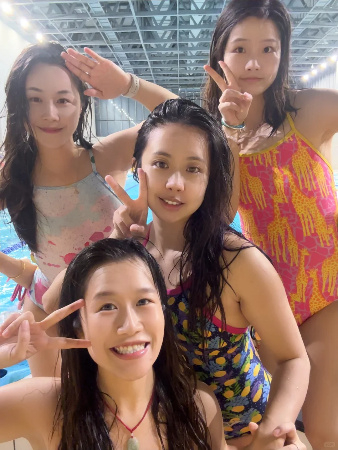 跳入泳池的那刻，快乐加倍～