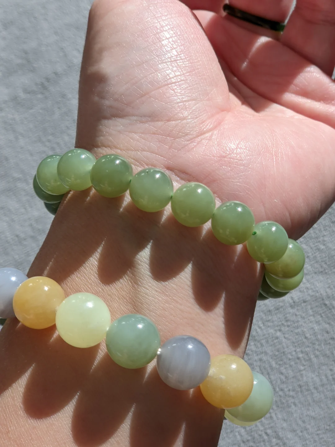 出闲置和田玉青黄口青梅牛油果绿手串卡10女