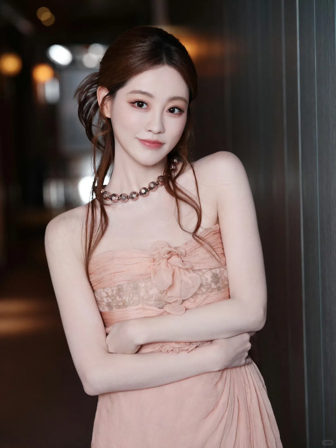 祝绪丹 蕾丝糖纸裙粉雾水蜜桃