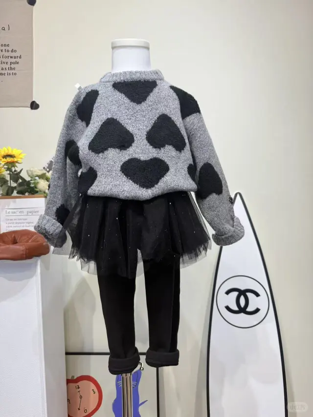 女宝甜酷风穿搭爱心毛衣网纱裙裤套装太绝了