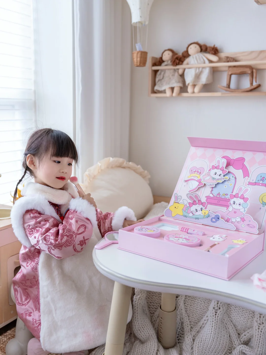 娃的爱美初体验，这套儿童彩妆我能吹爆它！