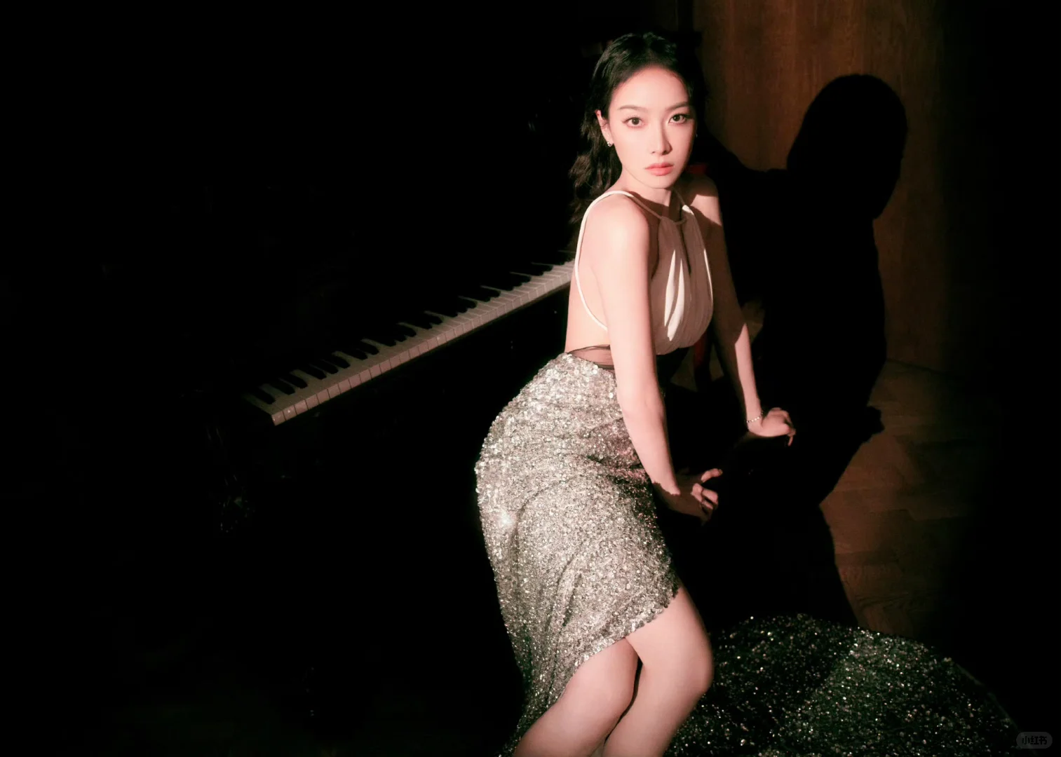 宋茜，LV 定制裙装也能穿的很有腔调！