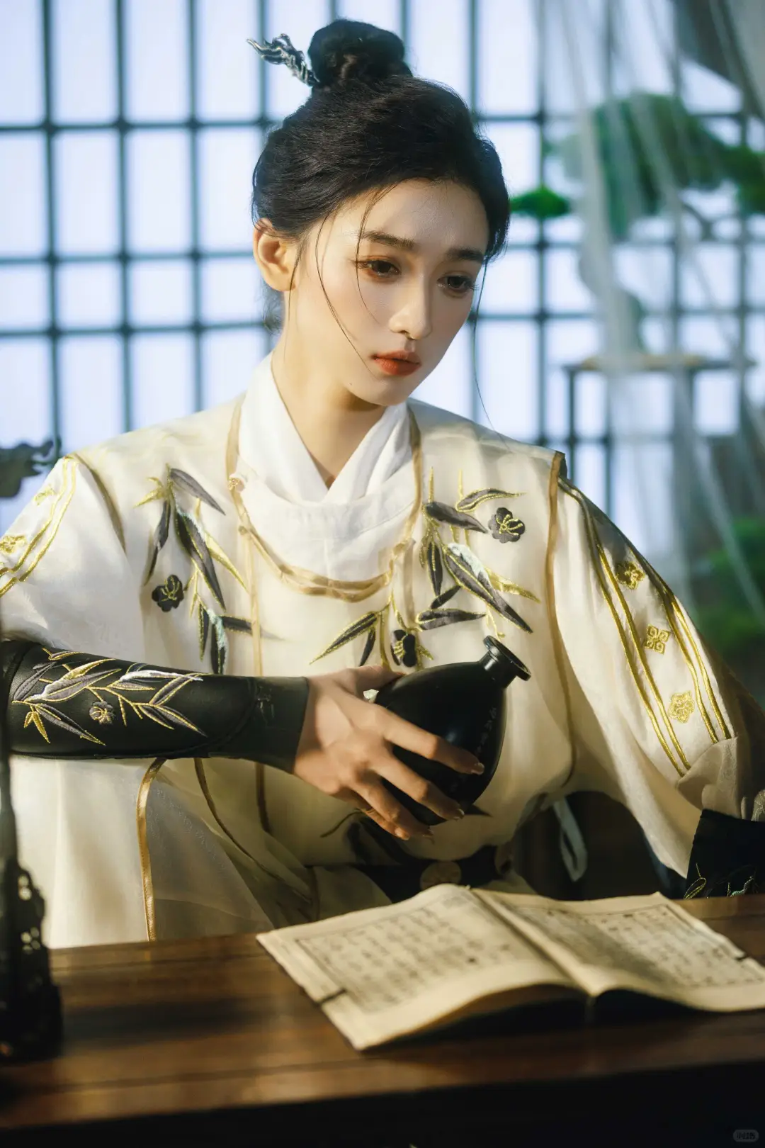 文可执笔书墨香，武能仗剑走江湖｜汉服写真