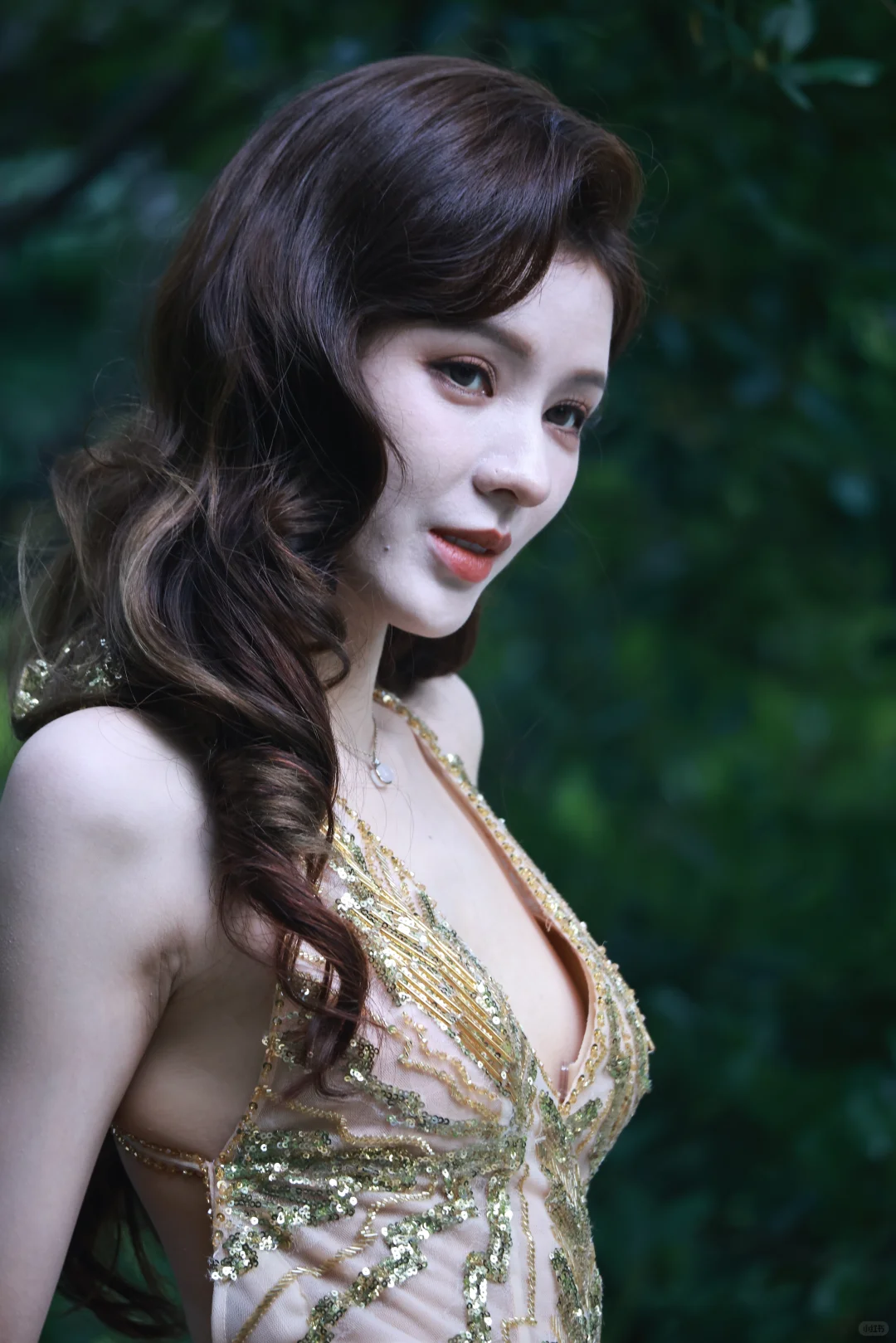 被张予曦惊艳了！礼服也藏不住的火辣！💃