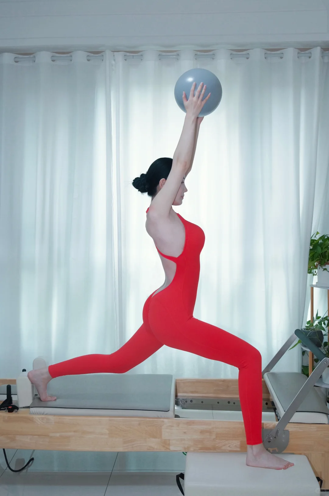 臀部翘到可以顶一屁股债