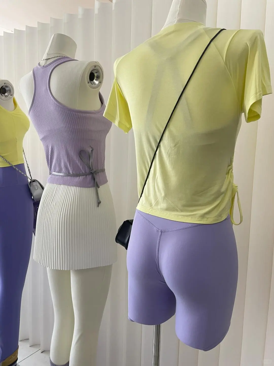 被紫色黄色白色瑜伽服美晕了！