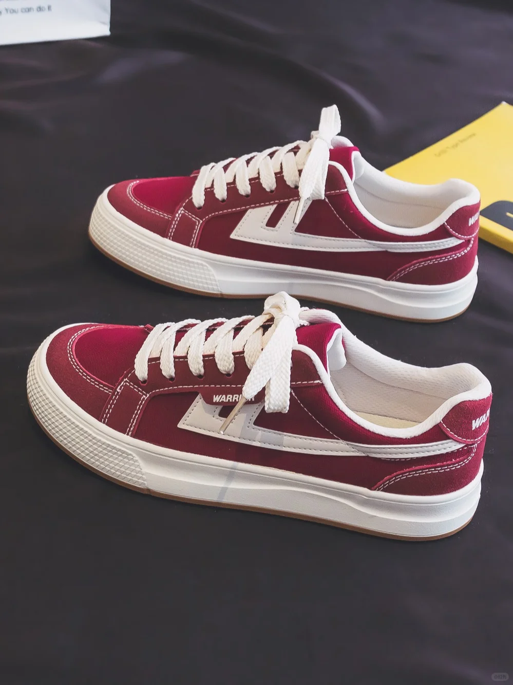 复古酒红板鞋，一键拿捏秋冬氛围感！