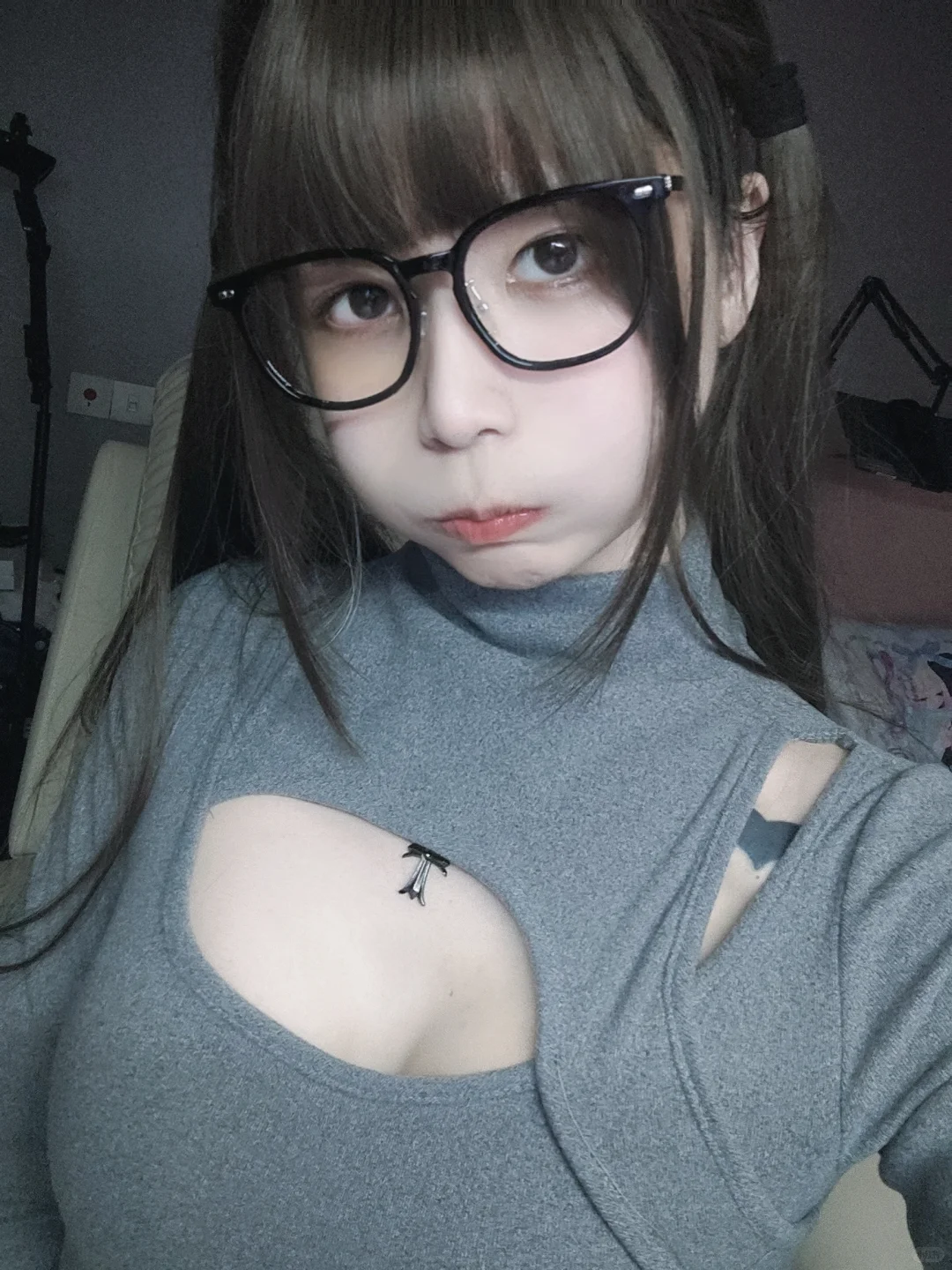 这次又是土土眼镜双马尾