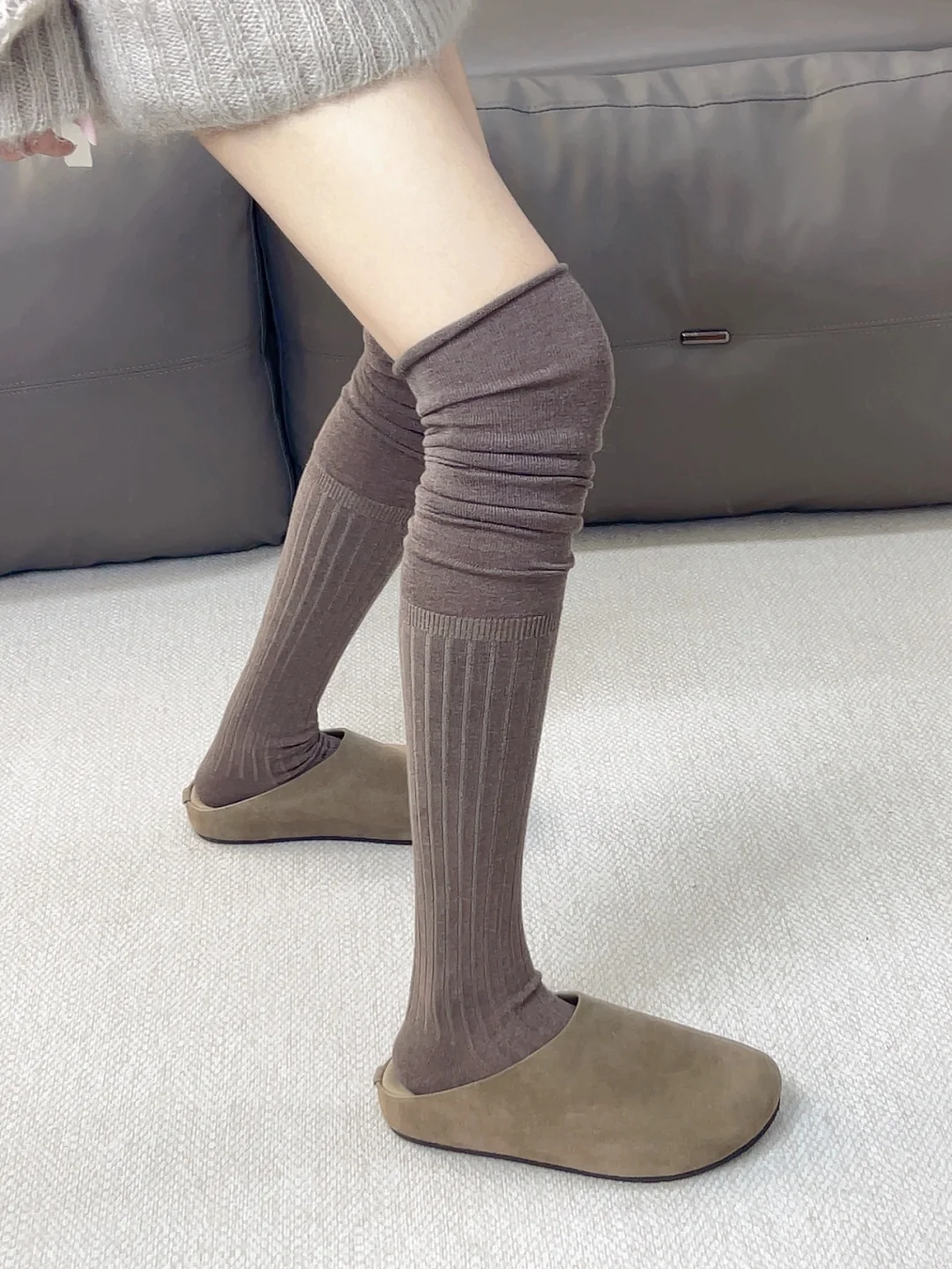 嗲系松弛风！巧克力色过膝袜好舒服呀~