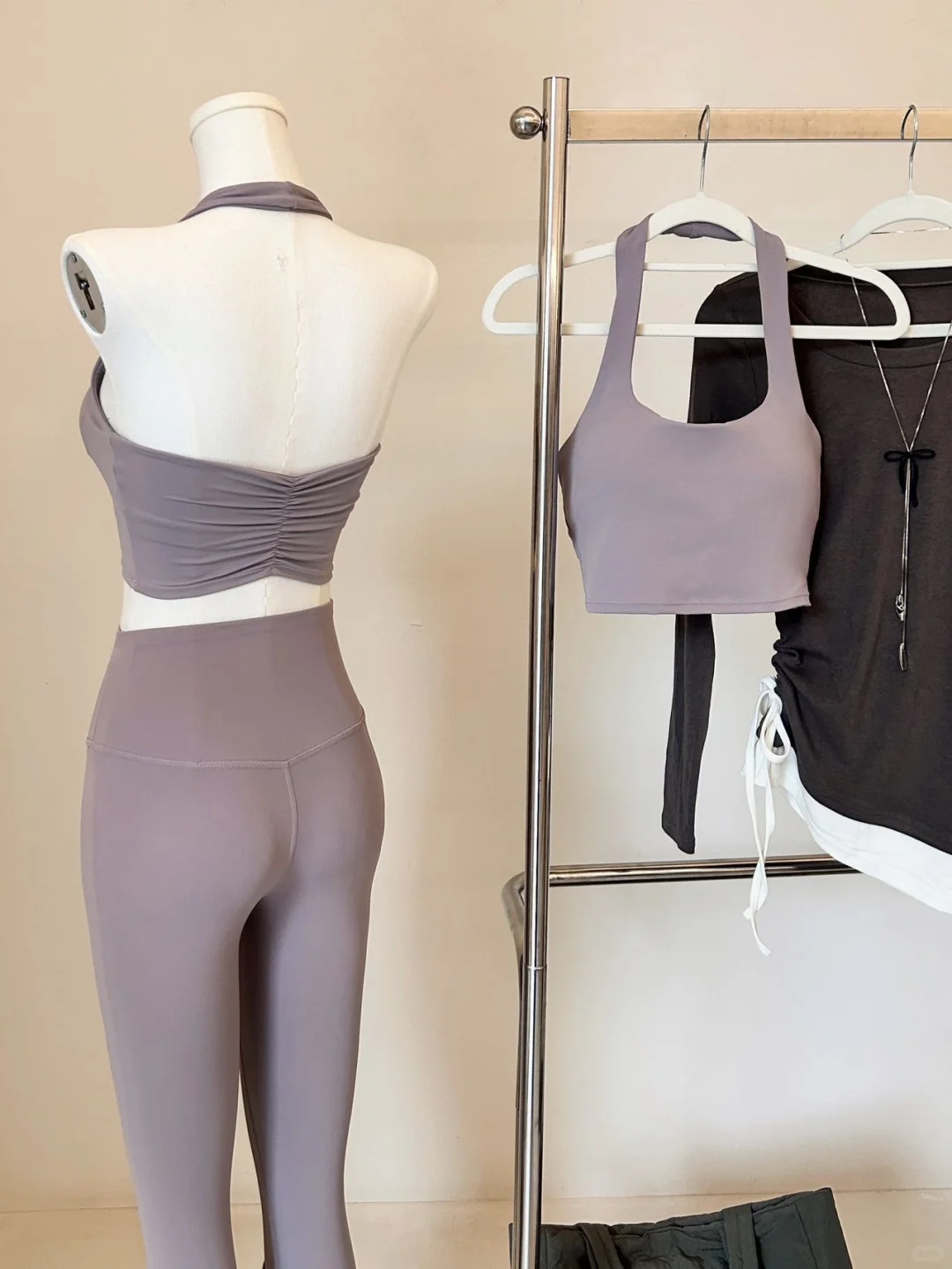 真的好喜欢这套！！！可以直接穿着上普拉提课