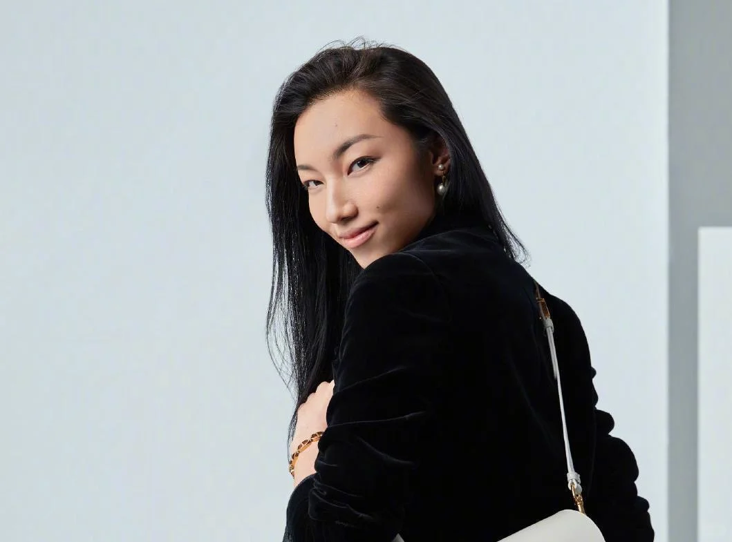 爱惨这酷飒的姐感 被那尔那茜狠狠吸引