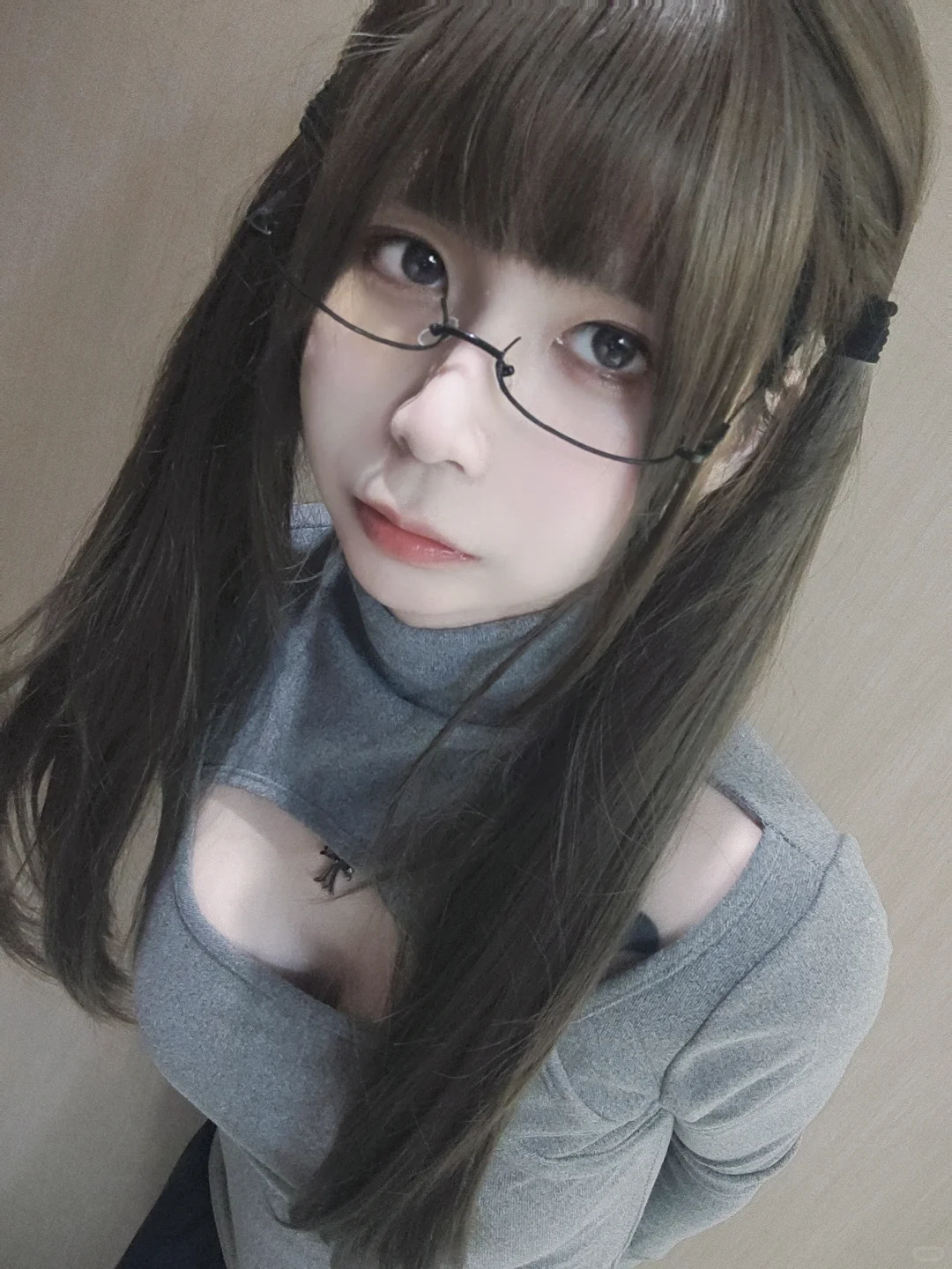 这次又是土土眼镜双马尾