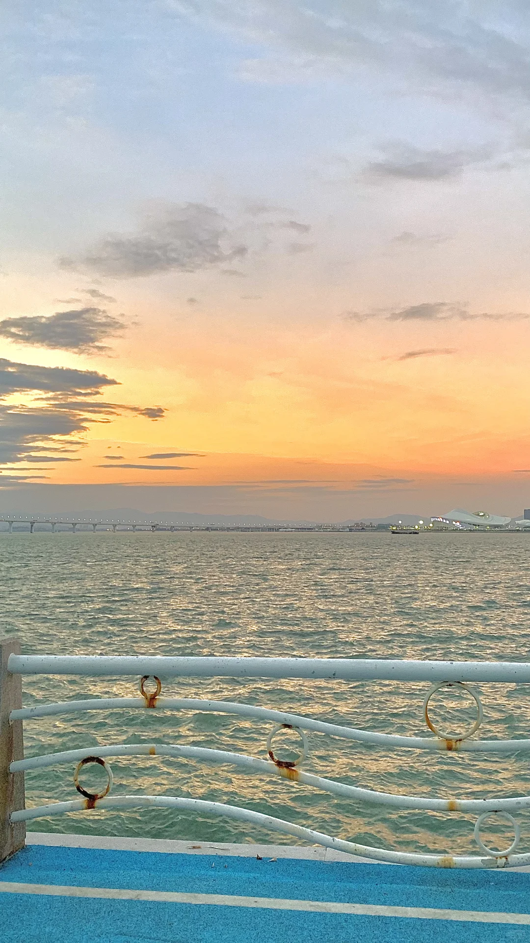 穿瑜伽服去喝咖啡的第15天☕️厦门的秋是蓝色