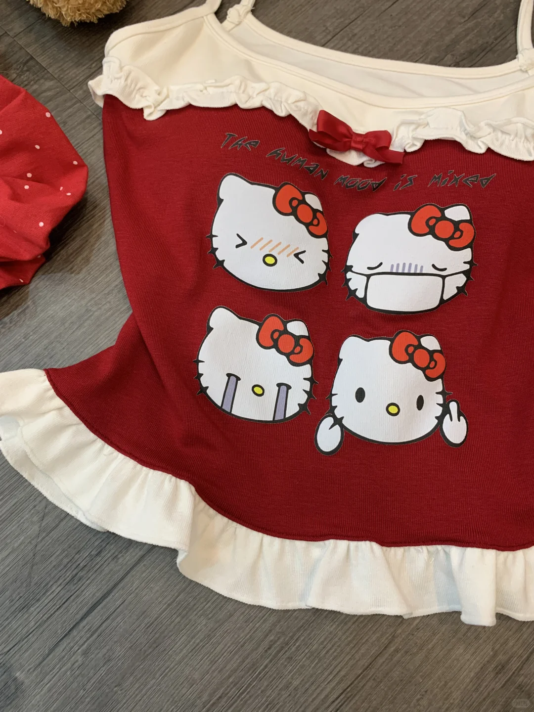 又做了件红色kitty吊带👀帮我看看可以吗！！