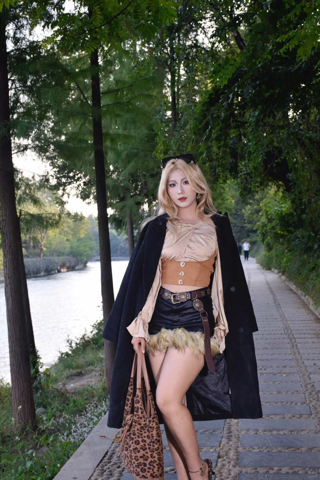 这谁不爱，水灵灵的酷酷女孩